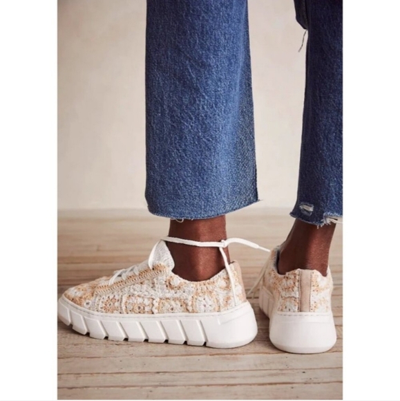 FREE PEOPLE CATCH ME IF YOU CAN SNEAKER SIZE 39/8.5-9 - Picture 6 of 12